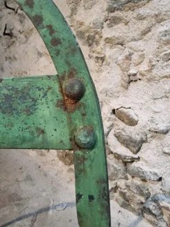 Pamono Antique French Iron Folding Garden Chairs with Aged Green Patina, 1920s, Set of 4><noscript><img width=