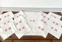 Pamono Antique French Monogrammed Embroidered Tablecloth and Napkins, 1900, Set of 13> Dinnerware Accessories