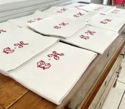 Pamono Antique French Monogrammed Embroidered Tablecloth and Napkins, 1900, Set of 13><noscript><img width=