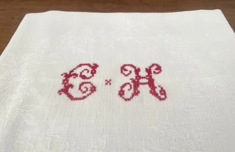 Pamono Antique French Monogrammed Embroidered Tablecloth and Napkins, 1900, Set of 13> Dinnerware Accessories