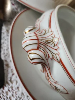 Pamono Antique French Porcelain Pillivuyt Soup Tureen with Gilded MB/BM Monogram><noscript><img width=