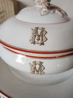 Pamono Antique French Porcelain Pillivuyt Soup Tureen with Gilded MB/BM Monogram><noscript><img width=