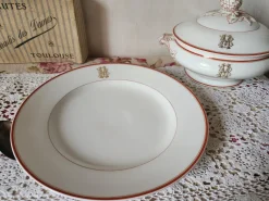 Pamono Antique French Porcelain Pillivuyt Soup Tureen with Gilded MB/BM Monogram><noscript><img width=