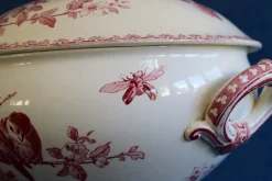 Outlet Pamono Antique French Red Favori Soup Tureen in Earthenware from Sarreguemines, 1890s