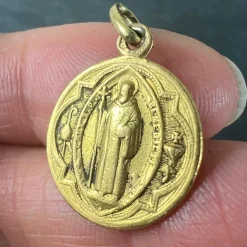 Pamono Antique French Saint Benedict Medal Charm Pendant in 18 Karat Yellow Gold><noscript><img width=