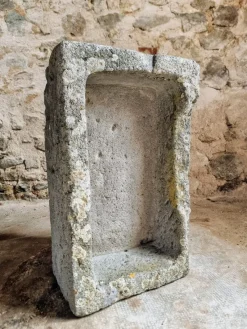 Pamono Antique French Volcanic Stone Trough, 18th Century> Garden Accessories
