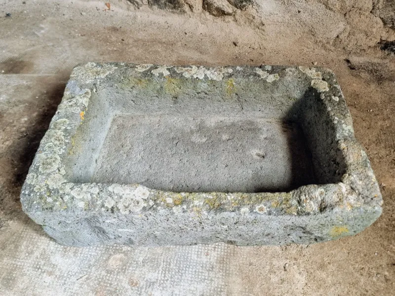 Pamono Antique French Volcanic Stone Trough, 18th Century> Garden Accessories