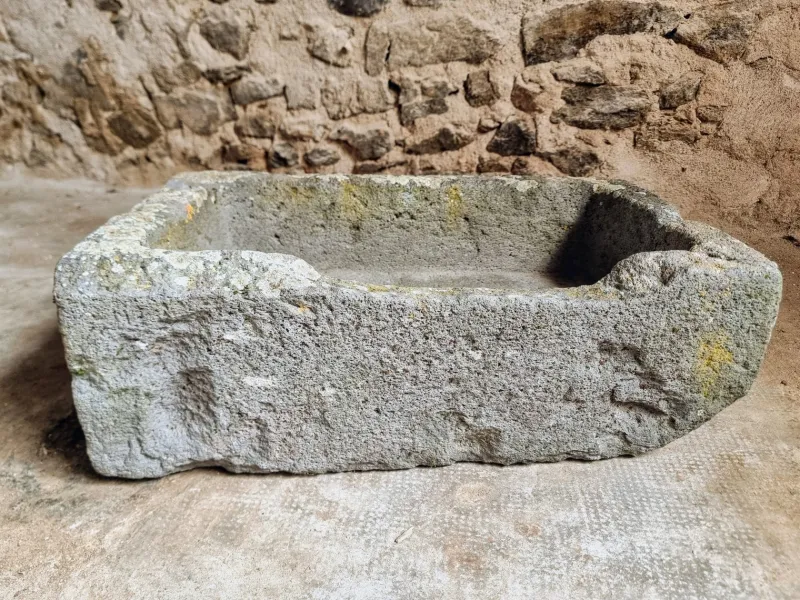 Pamono Antique French Volcanic Stone Trough, 18th Century> Garden Accessories