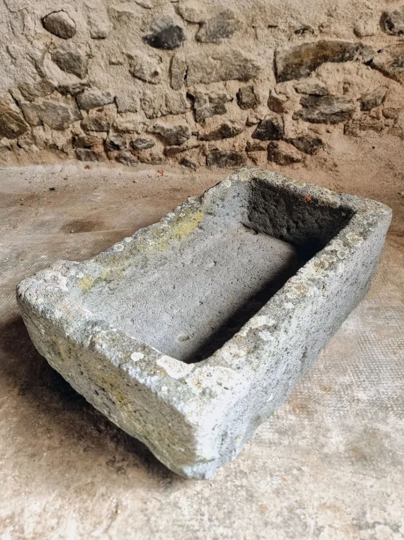 Pamono Antique French Volcanic Stone Trough, 18th Century> Garden Accessories
