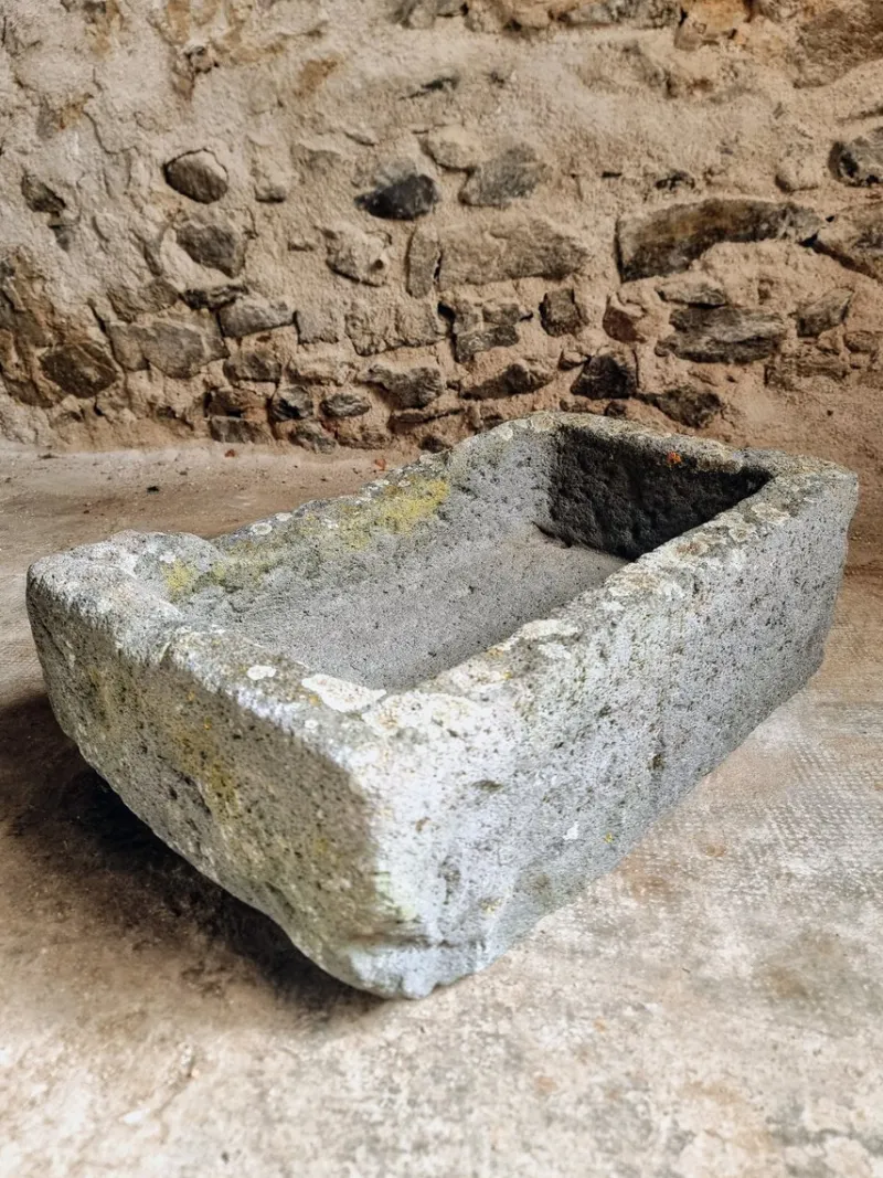 Pamono Antique French Volcanic Stone Trough, 18th Century> Garden Accessories