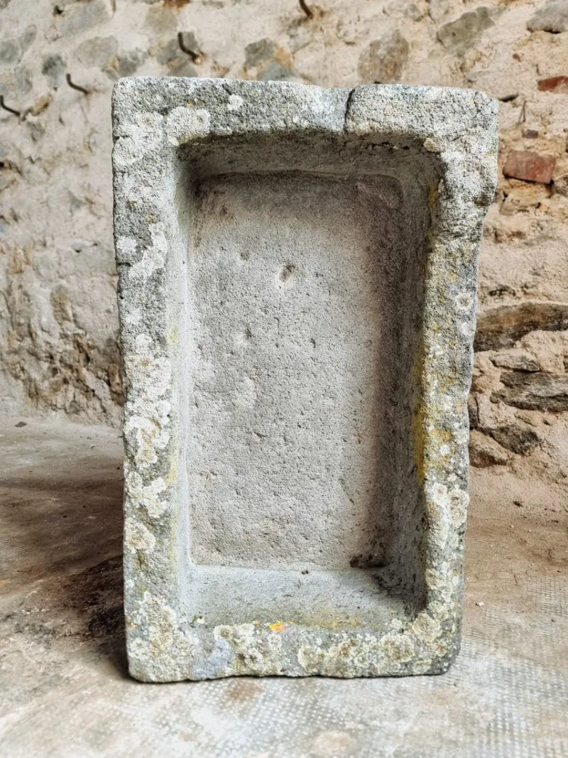 Pamono Antique French Volcanic Stone Trough, 18th Century> Garden Accessories