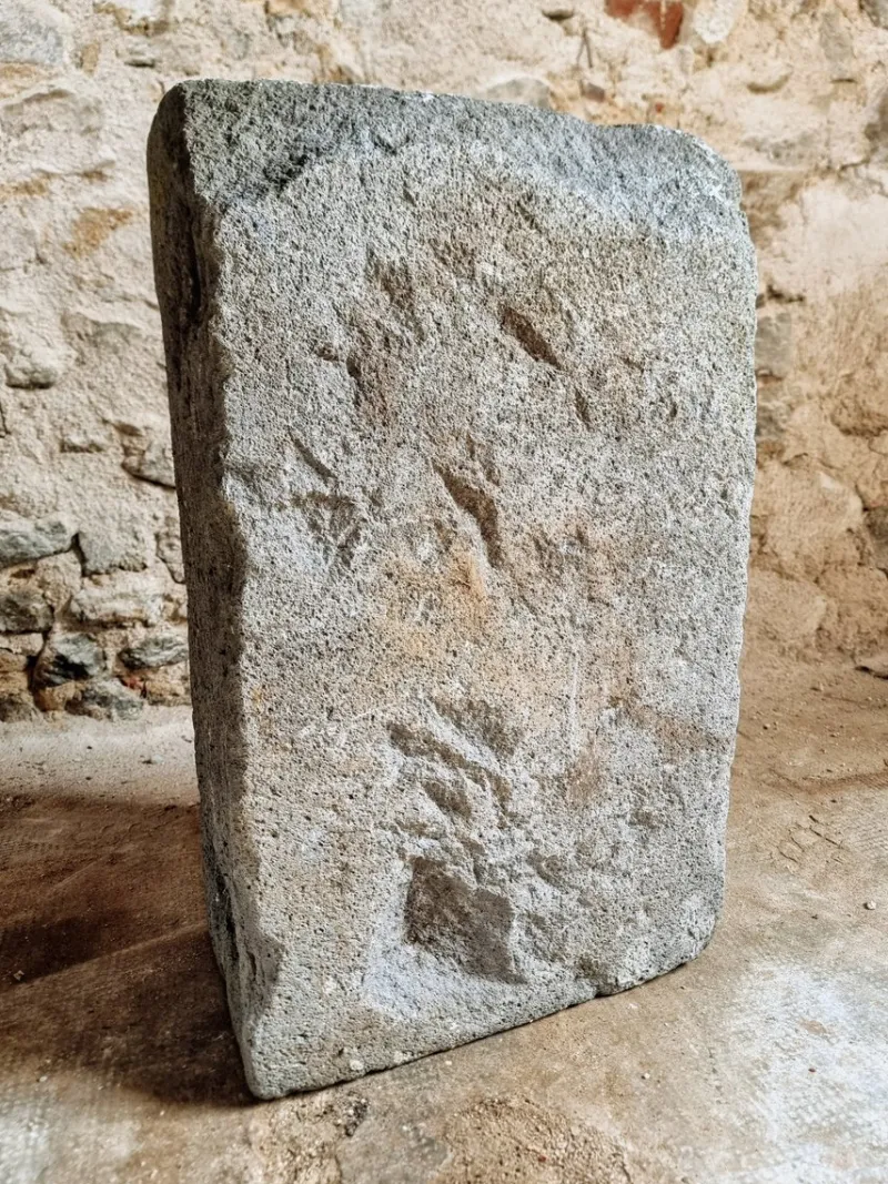 Pamono Antique French Volcanic Stone Trough, 18th Century> Garden Accessories