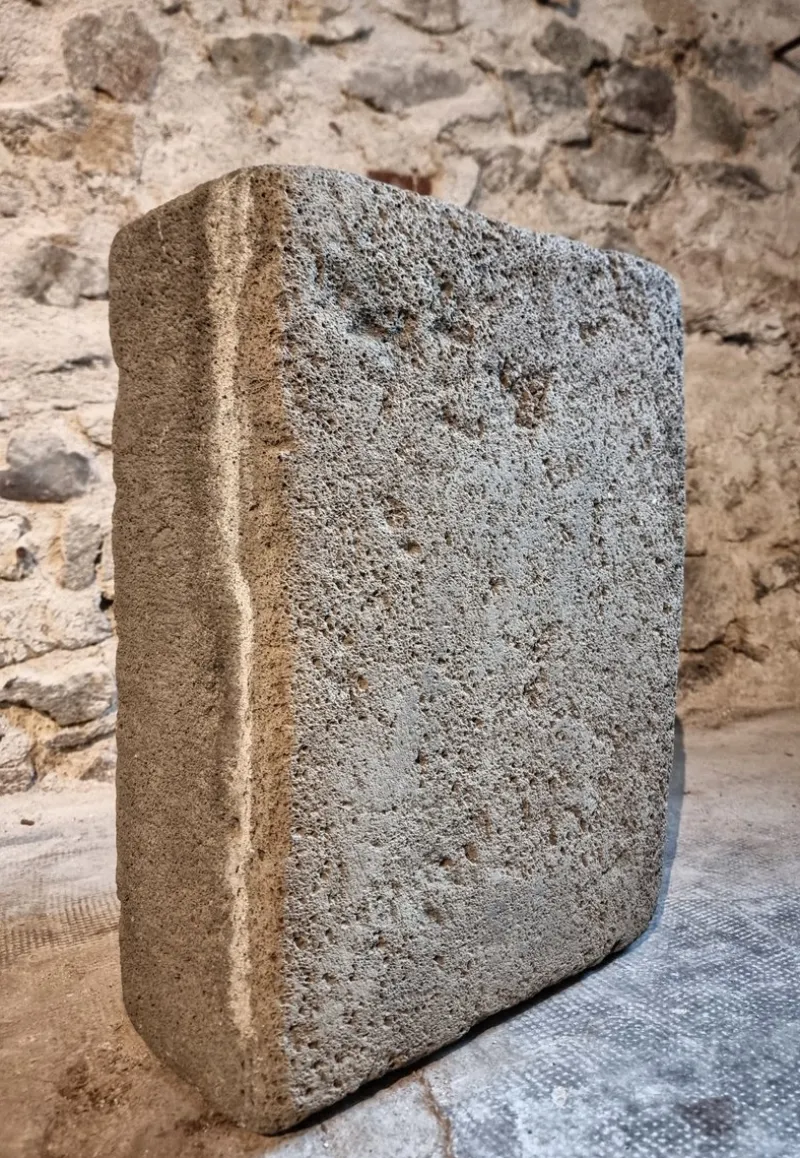 New Pamono Antique French Volvic Stone Trough Water Basin, Puy-de-Dôme, 18th Century