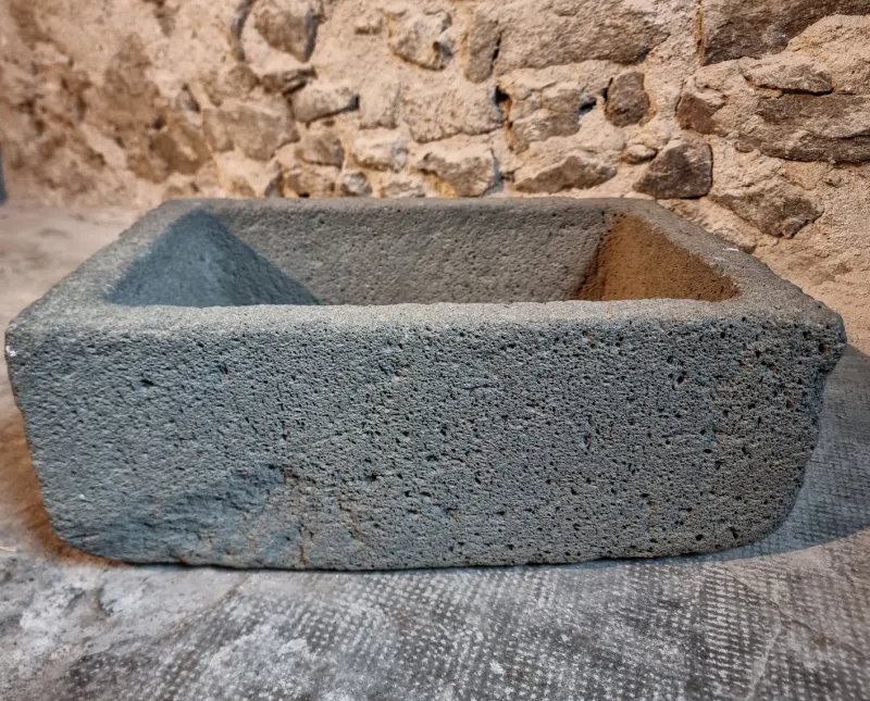 New Pamono Antique French Volvic Stone Trough Water Basin, Puy-de-Dôme, 18th Century