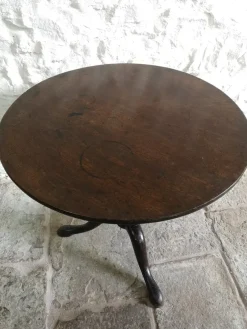 Pamono Antique George III Birdcage Tilt Top Wine Table in Red Walnut, 1760><noscript><img width=