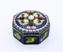 Sale Pamono Antique Mughal Box in Sterling Silver with Meenakari Enamels and Rubies, 1900