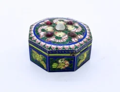Sale Pamono Antique Mughal Box in Sterling Silver with Meenakari Enamels and Rubies, 1900
