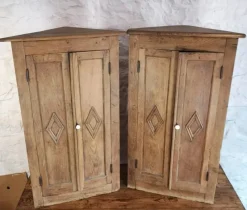New Pamono Antique Oak Corner Cabinets, 1890, Set of 2