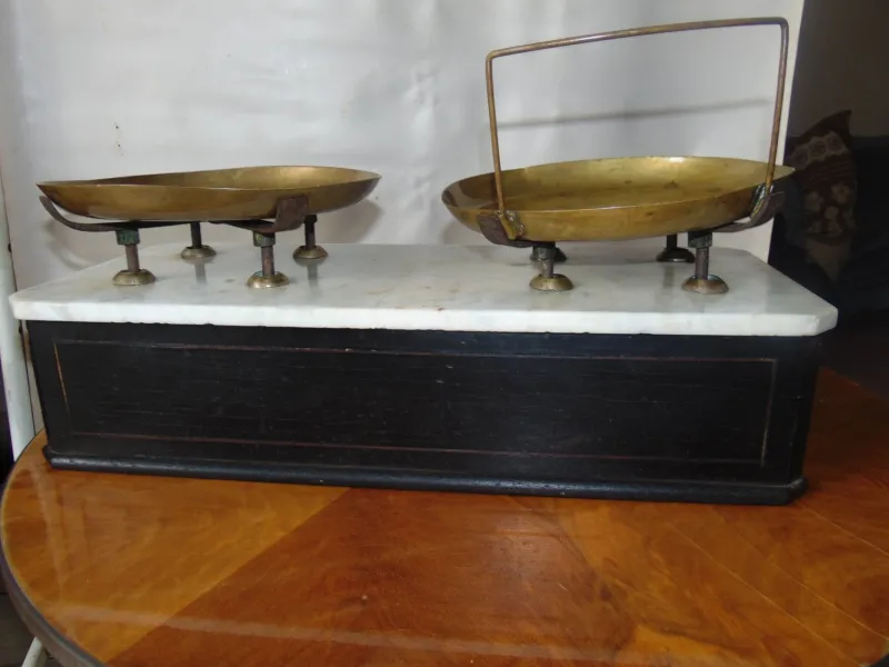 Pamono Antique Scale