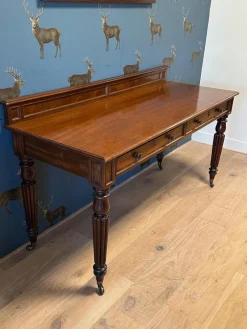Pamono Antique Side Table in Mahogany> Coffee & Side Tables