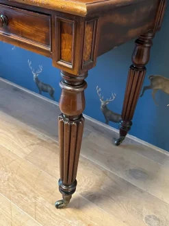 Pamono Antique Side Table in Mahogany><noscript><img width=