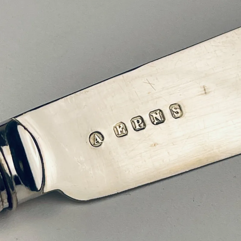 Pamono Antique Silver-Plated Fish Knifes and Forks for 12 from Sheffield, England, 1910s, Set of 24> Cutlery & Serving Utensils