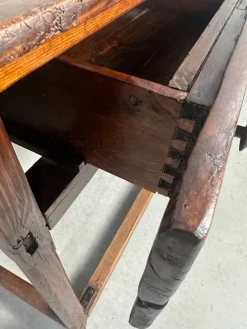 Pamono Antique Spanish Colonial Side Table