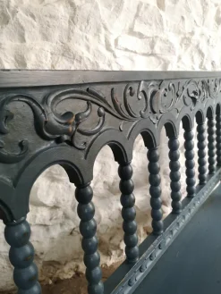 Pamono Antique Spanish Painted Chestnut Settle Bench, 1880><noscript><img width=