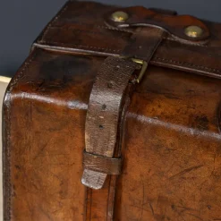 Pamono Antique 19th Century Victorian Leather Suitcase with Painted Crest, 1850s><noscript><img width=