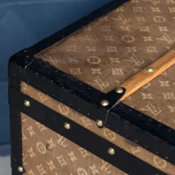 Pamono Antique Trunk in Woven Canvas from Louis Vuitton, 1900> Trunks Crates & Baskets