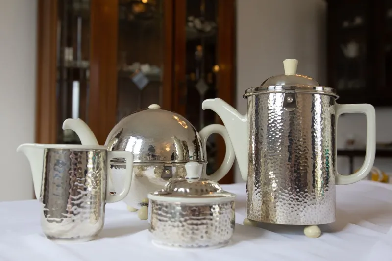 Pamono Art Deco Bauhaus Coffee & Tea Service by Atelier Mayer for Hutschenreuther WMF, 1930s, Set of 4> Coffee & Tea Service