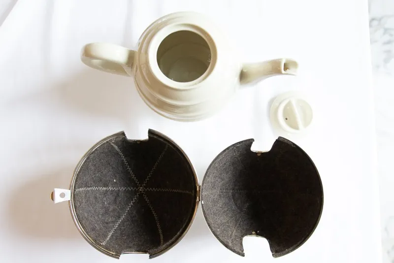 Pamono Art Deco Bauhaus Coffee & Tea Service by Atelier Mayer for Hutschenreuther WMF, 1930s, Set of 4> Coffee & Tea Service