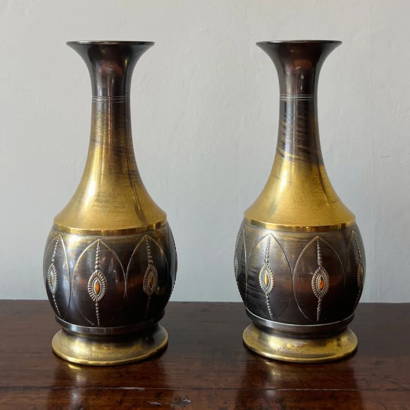 Pamono Art Deco Brass Vases from KMD Daalderop, Tiel, Holland, 1919, Set of 2> Vases