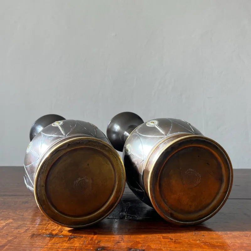 Pamono Art Deco Brass Vases from KMD Daalderop, Tiel, Holland, 1919, Set of 2> Vases