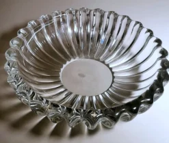 Hot Pamono Art Deco French Glass Bowl by Pierre d'Avesn for Daum, 1930