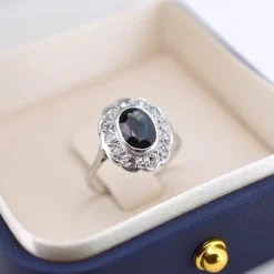 Pamono Art Deco Marguerite Gold, Sapphire and Diamond Ring><noscript><img width=