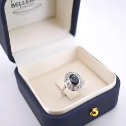 Pamono Art Deco Marguerite Gold, Sapphire and Diamond Ring><noscript><img width=
