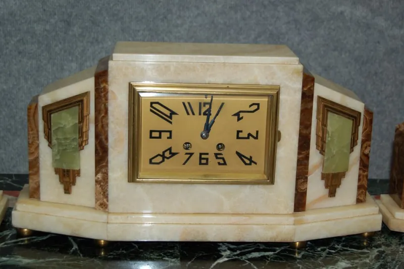 Pamono Art Deco Pendulum in Onyx and Gilded Bronze, 1930s, Set of 3> Clocks