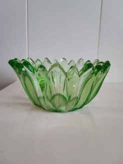 Hot Pamono Art Deco Plate in Uranium Glass, 1920s