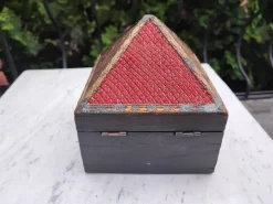 Pamono Art Deco Pyramid Box with Brass Fittings on the Sides, 1940s> Trunks Crates & Baskets