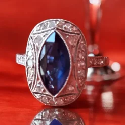Outlet Pamono Art Deco Ring of Blue Sapphire and Diamonds Mounted in Platinum, 1925