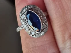 Outlet Pamono Art Deco Ring of Blue Sapphire and Diamonds Mounted in Platinum, 1925