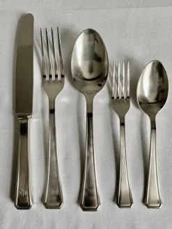 Pamono Art Deco Silver-Plated Cutlery Set with GHM Monogram from Wiskemann, Belgium, 1935, Set of 40><noscript><img width=