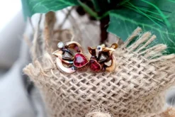 Pamono Art Deco Style Gold Earrings with Heart-Shaped Synthetic Stones, Set of 2><noscript><img width=