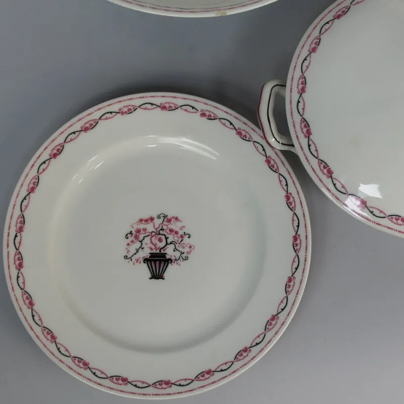 Pamono Art Deco Tableware by Charles Ahrenfeldt for Maitrise, Set of 52