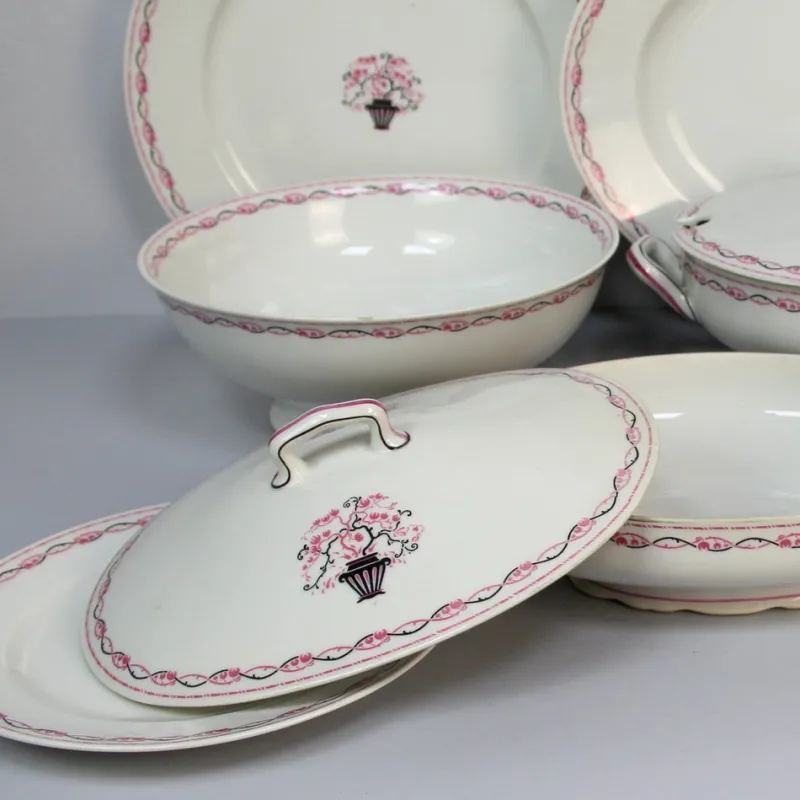 Pamono Art Deco Tableware by Charles Ahrenfeldt for Maitrise, Set of 52
