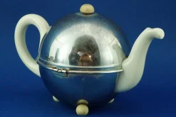 Pamono Art Deco Thermal Teapot in White Porcelain and Metal Shell from Bauscher Weiden, Germany, Early 1900s> Coffee & Tea Service