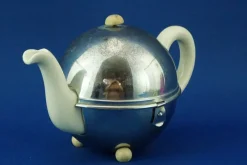 Pamono Art Deco Thermal Teapot in White Porcelain and Metal Shell from Bauscher Weiden, Germany, Early 1900s> Coffee & Tea Service