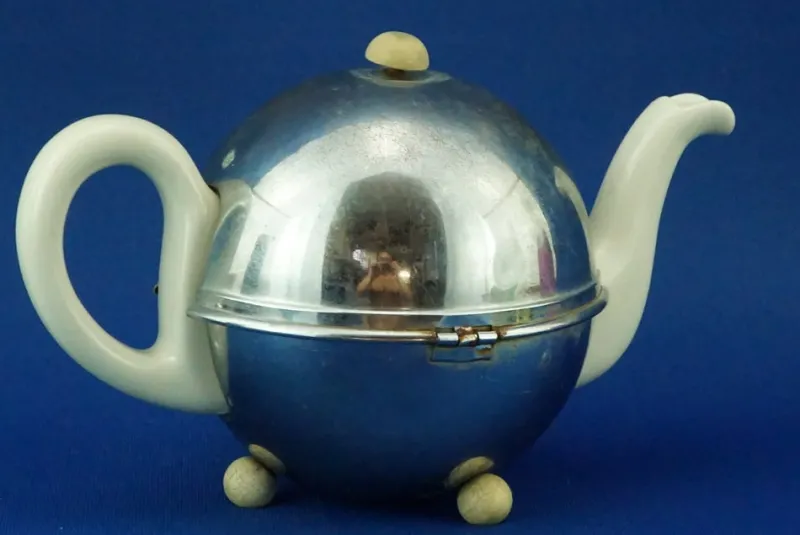 Pamono Art Deco Thermal Teapot in White Porcelain and Metal Shell from Bauscher Weiden, Germany, Early 1900s> Coffee & Tea Service