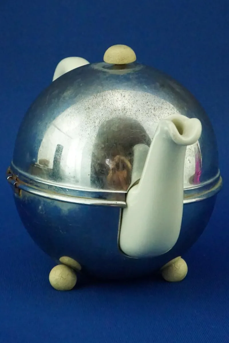Pamono Art Deco Thermal Teapot in White Porcelain and Metal Shell from Bauscher Weiden, Germany, Early 1900s> Coffee & Tea Service